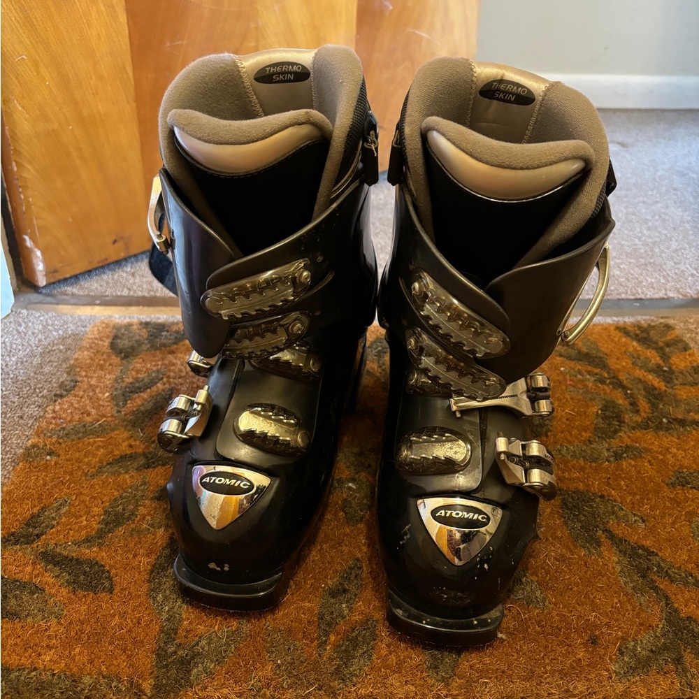 Atomic Women’s Ski Boots Size 24.5